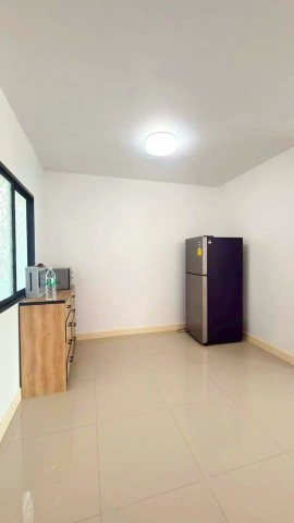 Bang Yai, 2-story townhouse for rent, 3 bedrooms, 2 bathrooms, near Central Westgate (600 meters) and MRT Talat Bang Yai (800 meters). Land area 18 sq.wa, usable area 106 sq.m. Includes sofa, 1 13kg washing machine, 1 13cubic-foot double-door refrigerator – รูปที่ 3