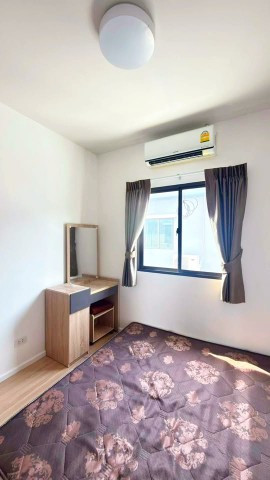 Bang Yai, 2-story townhouse for rent, 3 bedrooms, 2 bathrooms, near Central Westgate (600 meters) and MRT Talat Bang Yai (800 meters). Land area 18 sq.wa, usable area 106 sq.m. Includes sofa, 1 13kg washing machine, 1 13cubic-foot double-door refrigerator – รูปที่ 2
