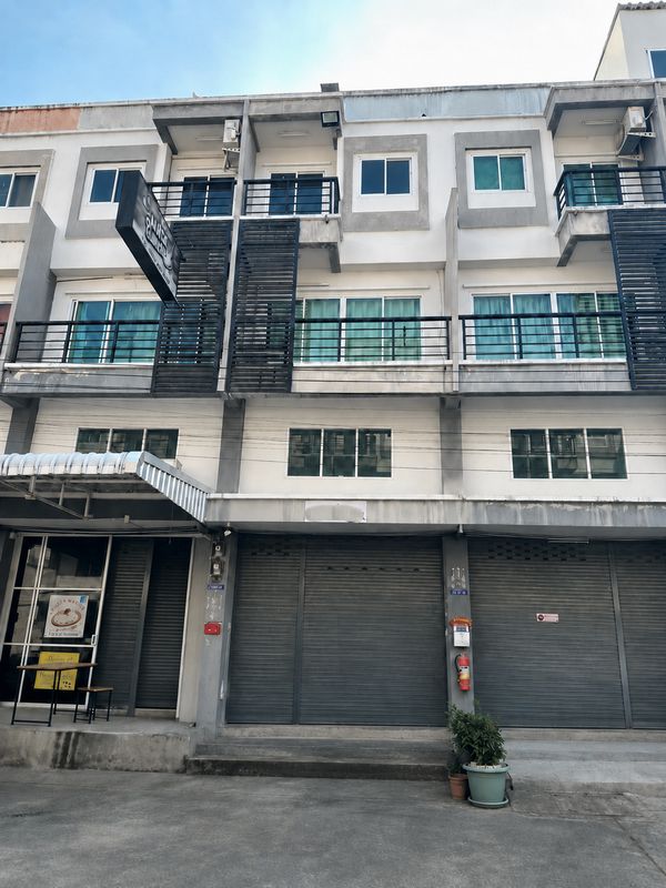 🔥 3-story commercial building, Phra Samut Chedi location, only 2.99 million baht! 🔥