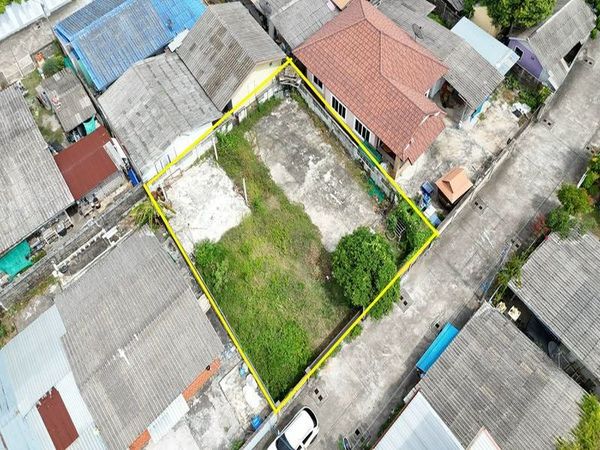 Land for sale in Sriracha, on Rai Kluay Road. Prime location, close to community, ideal for investment.