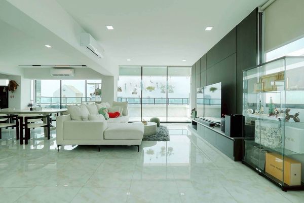 Penthouse  with Large Living Space and Panoramic Bangkok View Near BTS Phaholyothin 24 and MRT Lat Phrao