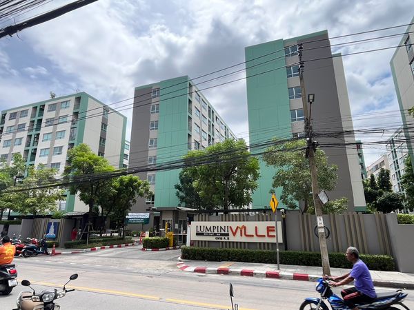 ขายร้านค้า ลุมพินี วิลล์ อ่อนนุช 46 พร้อมผู้เช่า ติด 7-Eleven และถนนหลัก Yield 3.89% ราคาต่อรองได้ 087-808-3690 (ฟีฟ่า)