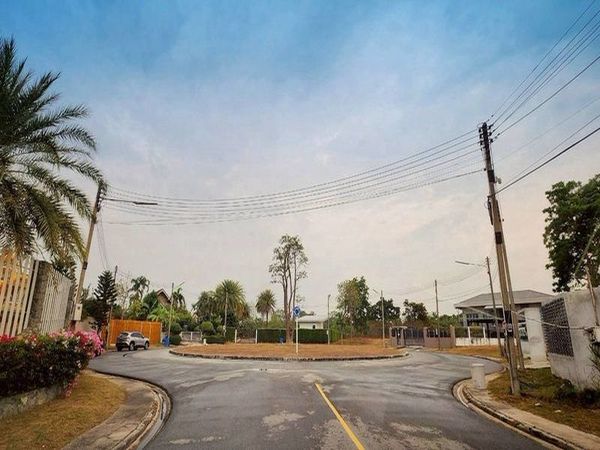 ขายที่ดินสร้างบ้าน แปลงใหญ่ ในโครงการ ปัญญารีสอร์ท บางพระ ศรีราชา