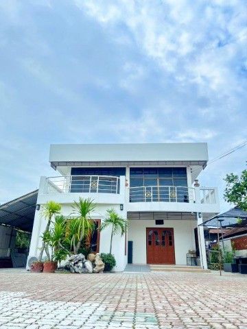 6bed Central Festival Mae Kuang Intersection Chiang Mai DoiSaket Luxurious 2-story detached 2houses HomePro SanSai 2.2km. MaeKuang Market 3bath MaeKuang Interchange 750m. Land area 111sq.wa. 444sq.m. Spacious with parking for 6–10 cars idea