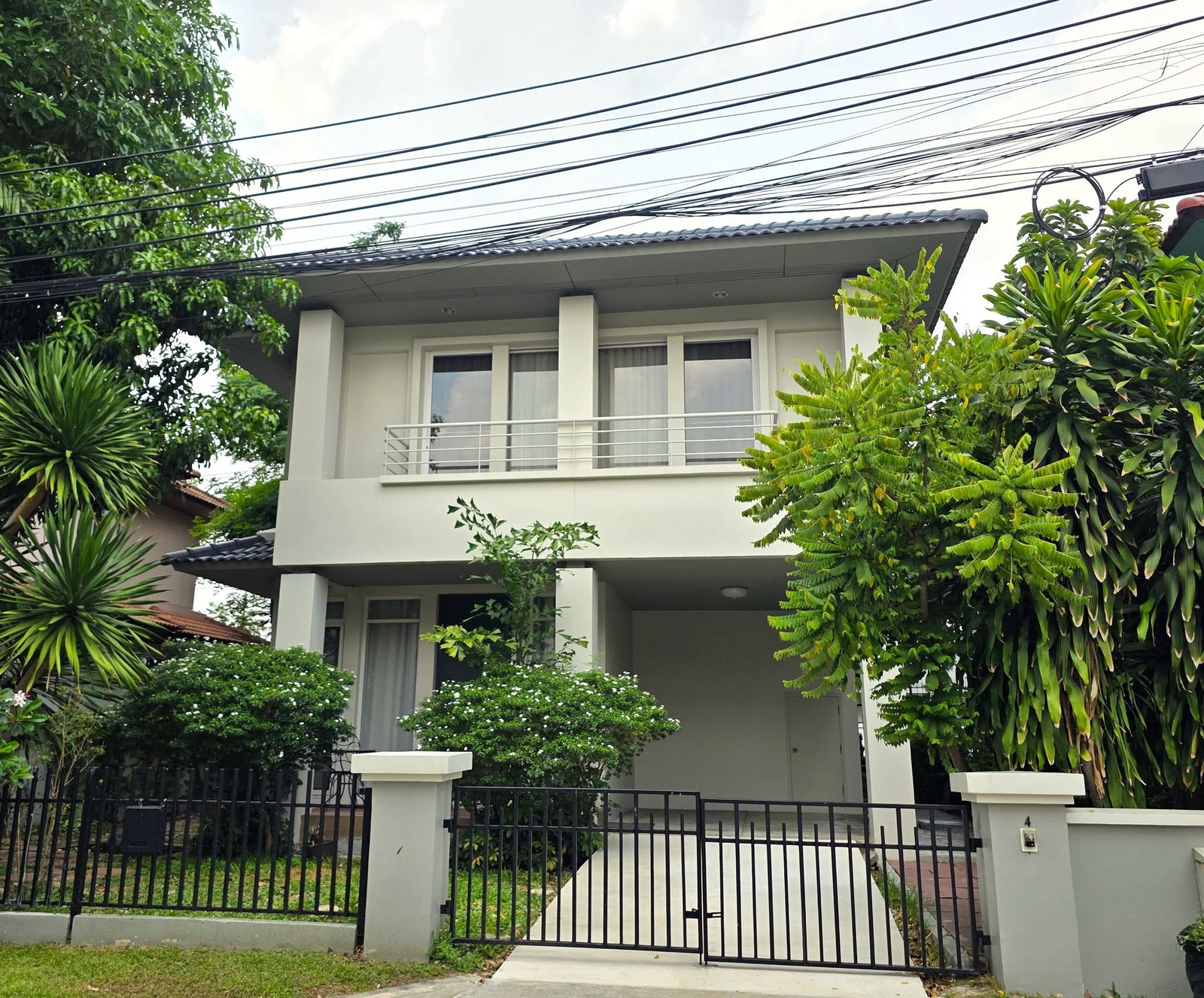 HR3727 2-story detached house for rent, Bangkok Villa Village, Lat Phrao 84 (along the expressway), near many international schools. Suitable for living HR3727 2-story detached house for rent, Bangkok Villa Village, Lat Phrao 84 (along the expressway), near many international schools. Suitable for living