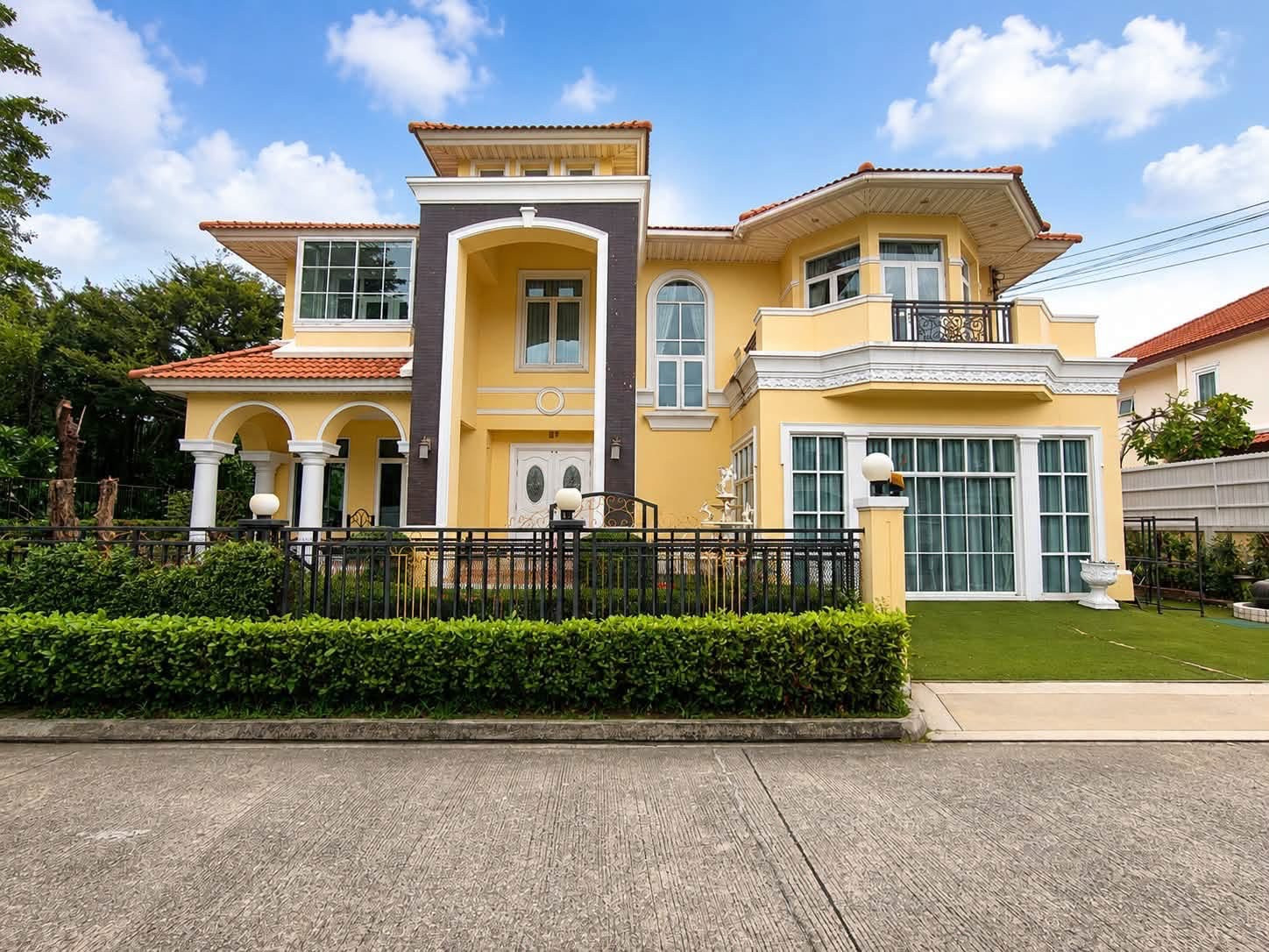 Luxurious detached house for rent, The Grand Rama 2, fully furnished, near Central Rama 2. Luxurious detached house for rent, The Grand Rama 2, fully furnished, near Central Rama 2.