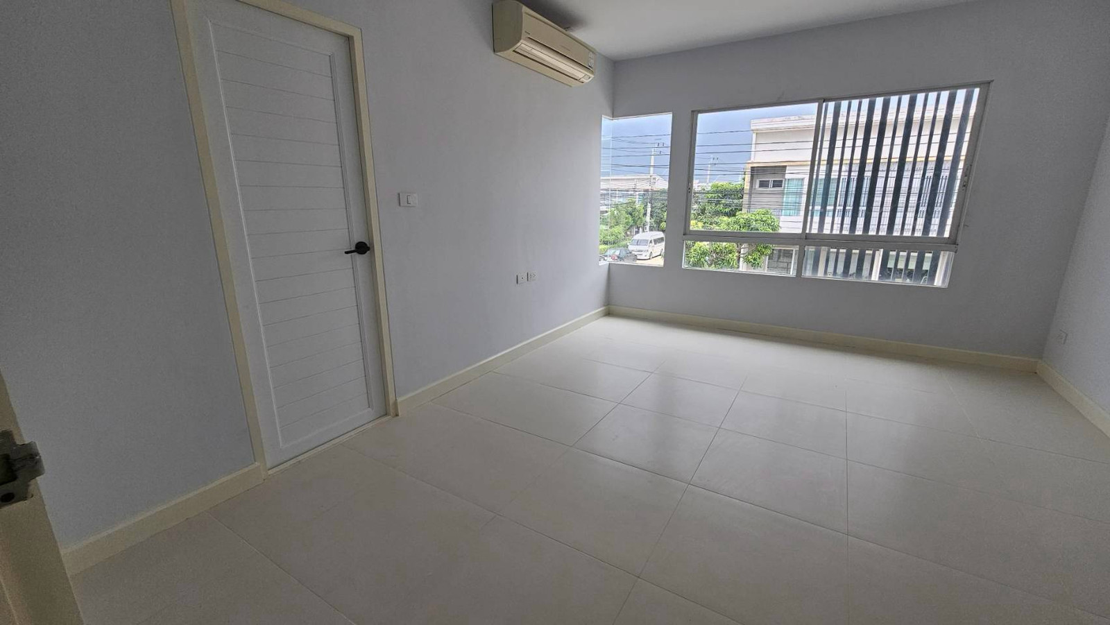 For rent, 2-story townhome, corner unit, Indy project, Pracha Uthit 90 (2) – รูปที่ 3