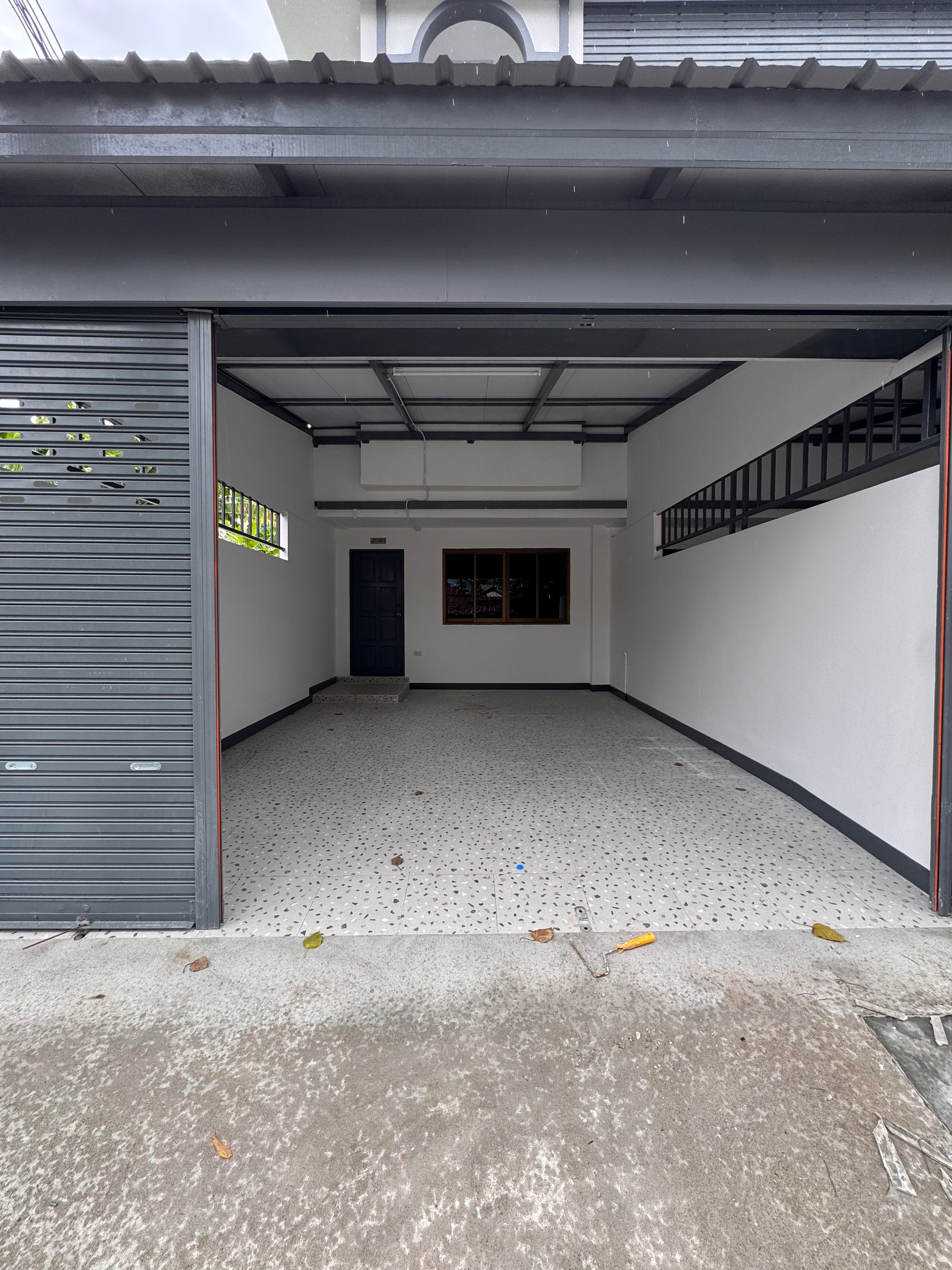 ทาวน์โฮมให้เช่า (บ้าน renovate ใหม่มาก) มีทั้งหมด 3 ชั้น  หน้าปากซอยมี MRT ติวานนท์ – รูปที่ 2