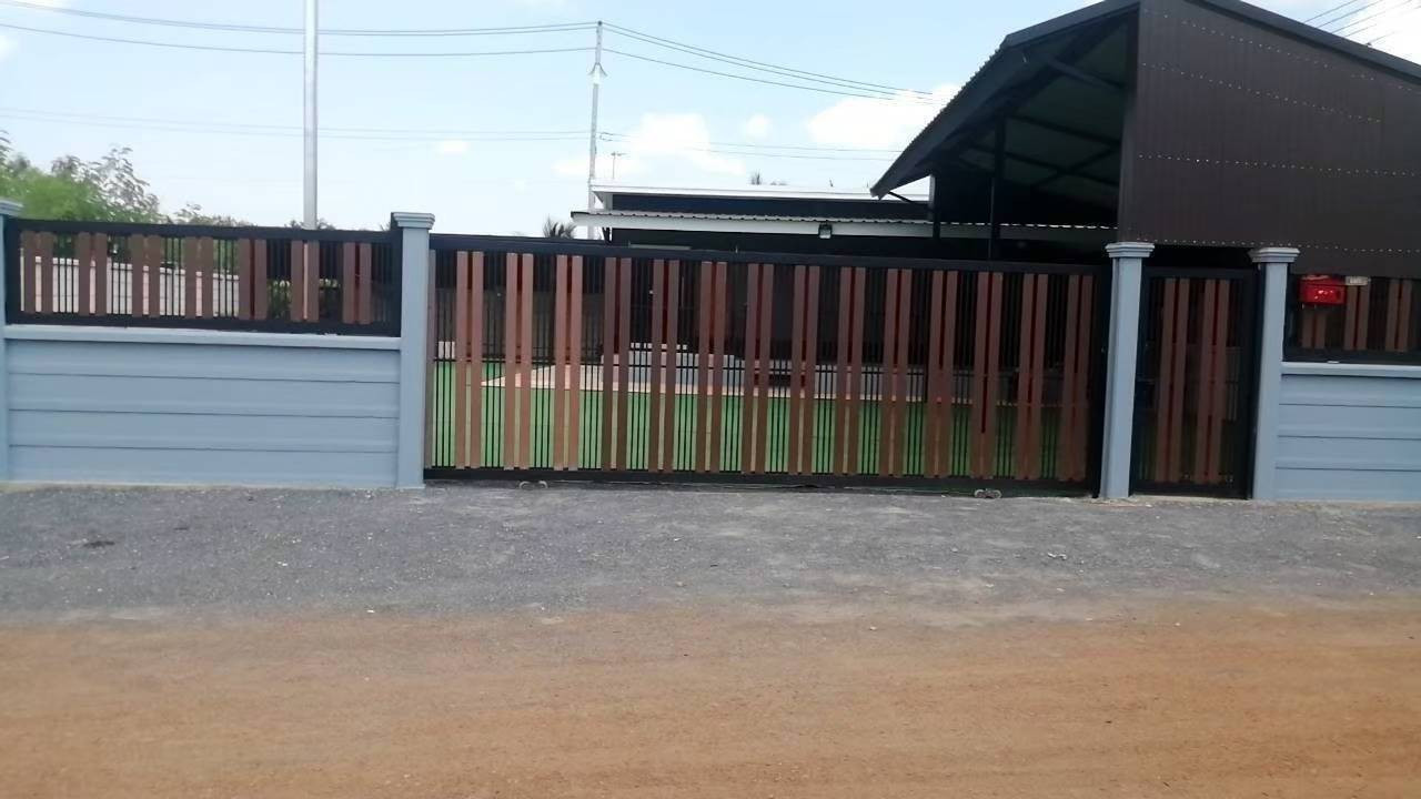 Single-storey house for sale, corner house, Soi Blue Container - Ban Phaeo, Samut Sakhon, ready to move in.
