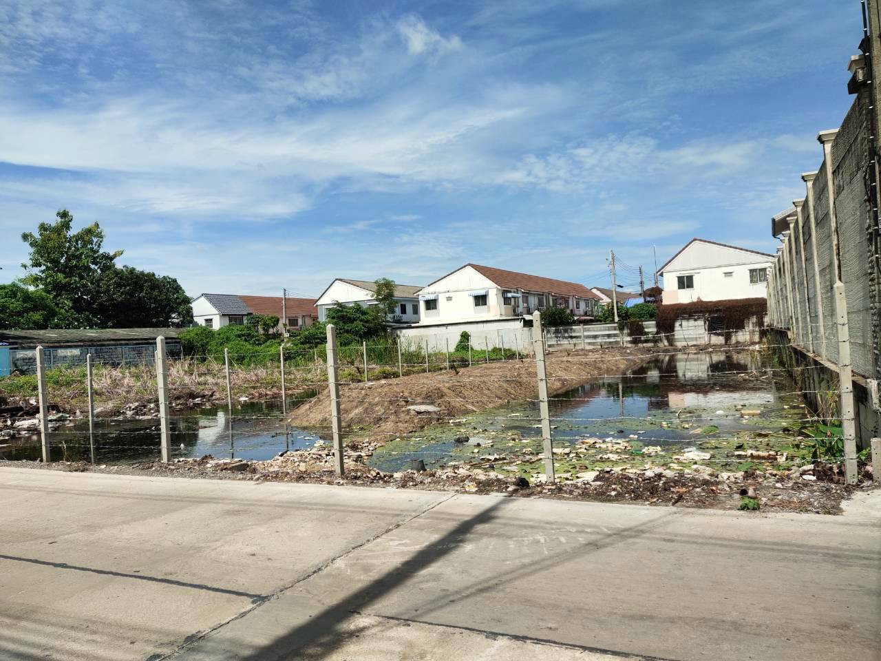 Land 1 ngan 80 sq m, good price 19,000/sq m, Soi Rai Khing 16, Soi Mo Si, Om Yai, through Borom - Phetkasem Road, many entrances and exits. – รูปที่ 2