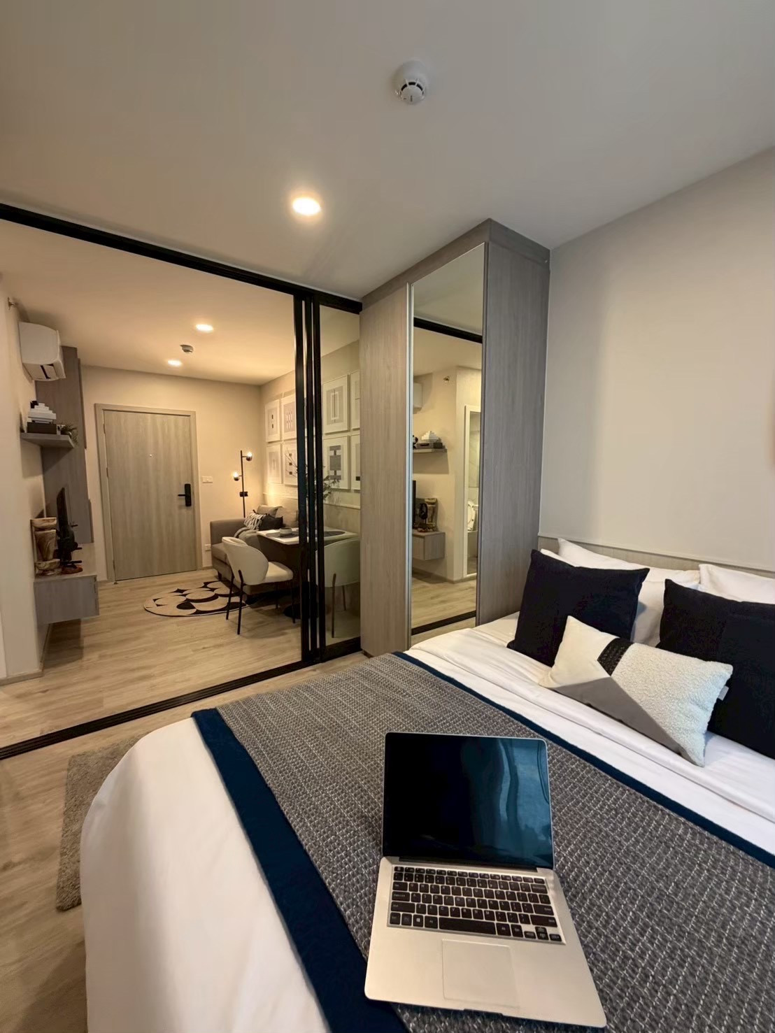 Condo next to BTS Saiyut 🔥near Don Mueang Airport, only 10 minutes. Condo next to BTS Saiyut 🔥near Don Mueang Airport, only 10 minutes.