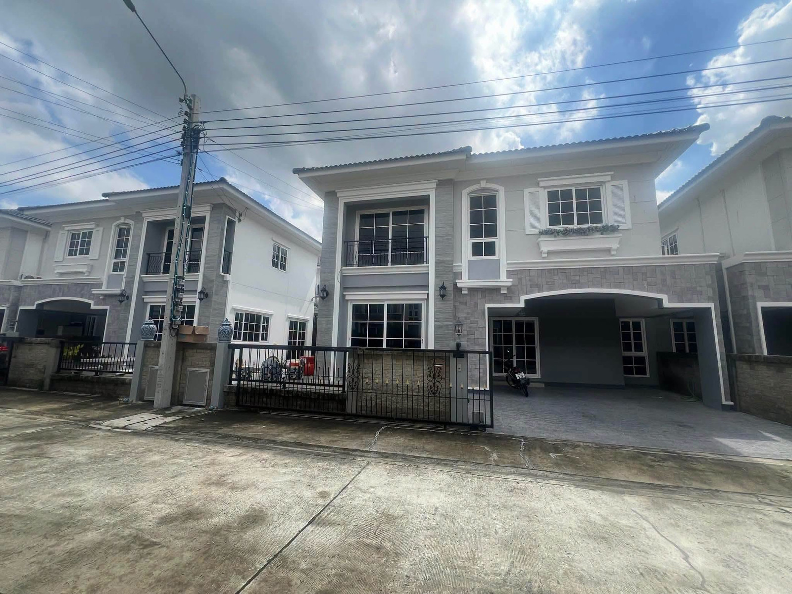 Golden Neo Chaengwattana-Muang Thong Usable area 140 sq m., 4 bedrooms, 3 bathrooms, opposite Muang Thong Thani. Near the source of food Golden Neo Chaengwattana-Muang Thong Usable area 140 sq m., 4 bedrooms, 3 bathrooms, opposite Muang Thong Thani. Near the source of food