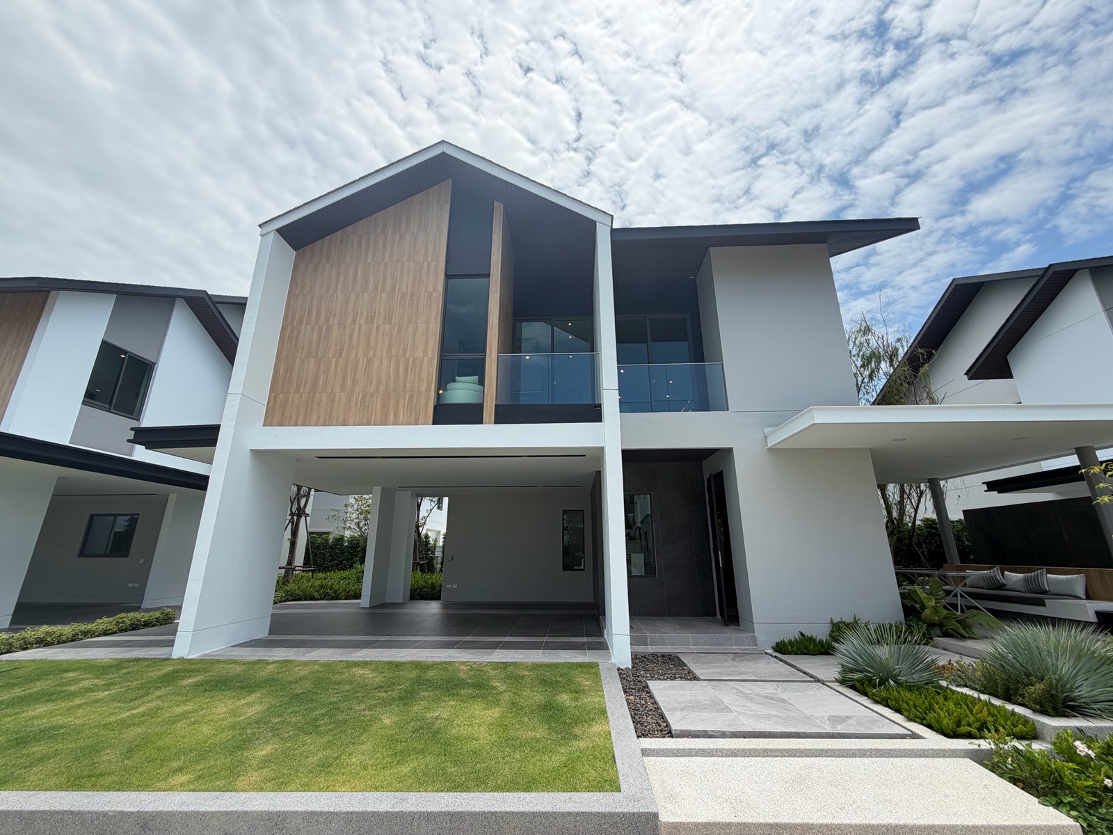 #Single house for sale, beautiful plot, Nirvana Element Bangna (Nirvana Element Bangna), Special Plot for those who are looking for a modern design single house. #Single house for sale, beautiful plot, Nirvana Element Bangna (Nirvana Element Bangna), Special Plot for those who are looking for a modern design single house.