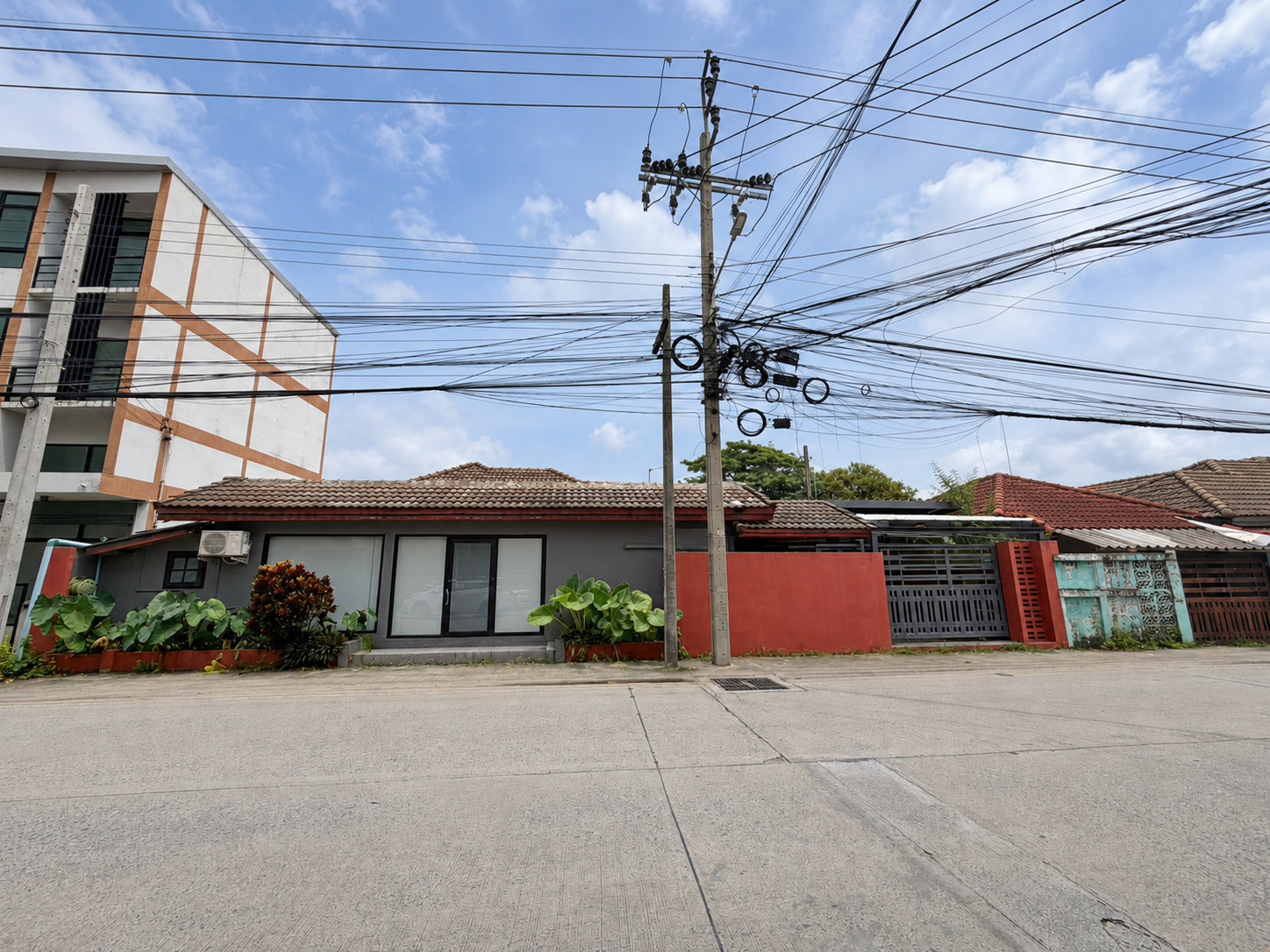 🔥 บ้านชั้นเดียว ทำเลเมืองนนทบุรี พื้นที่กว้าง 62 ตร.ว. เพียง 4.5 ล้านบาท! 🔥