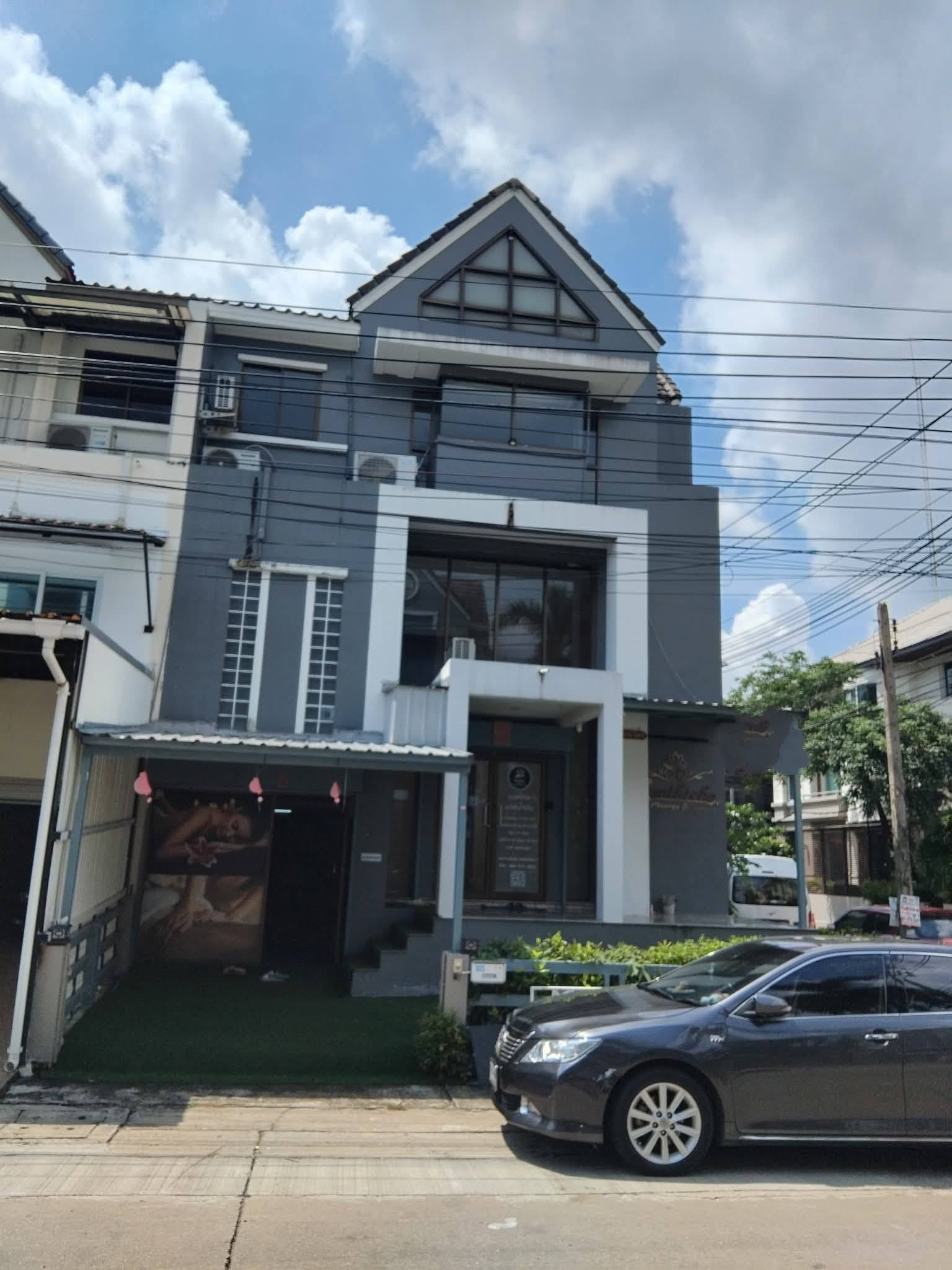 HR3731[ให้เช่า] โฮมออฟฟิศ / ทาวน์โฮม 3 ชั้น มีชั้นลอย หลังมุม ทาวน์อินทาวน์ ซอย 17 (ศรีวรา) พื้นที่ 45.6 ตร.วา แอร์ 11 ตัว ที่จอดรถหลายคัน ทำออฟฟิศสายครีเอทีฟหรืออยู่อาศัยได้ 