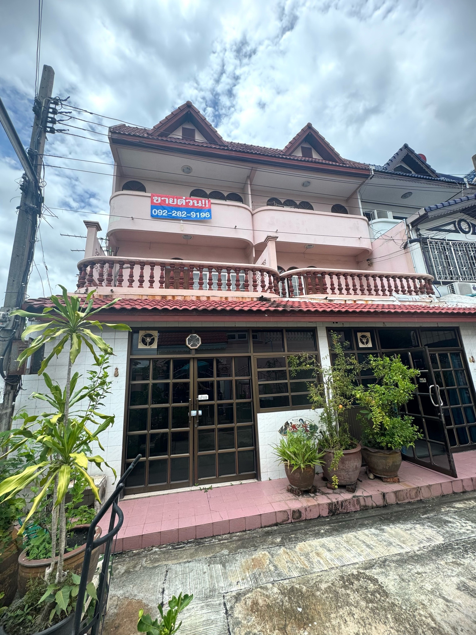 🏡 3-story townhouse for sale (double building), Soi Phetkasem 106/1, large area, complete functions, meets the needs of a large family. or running a home office/personal business Travel in and out conveniently, safely, near the main road Phetkasem.