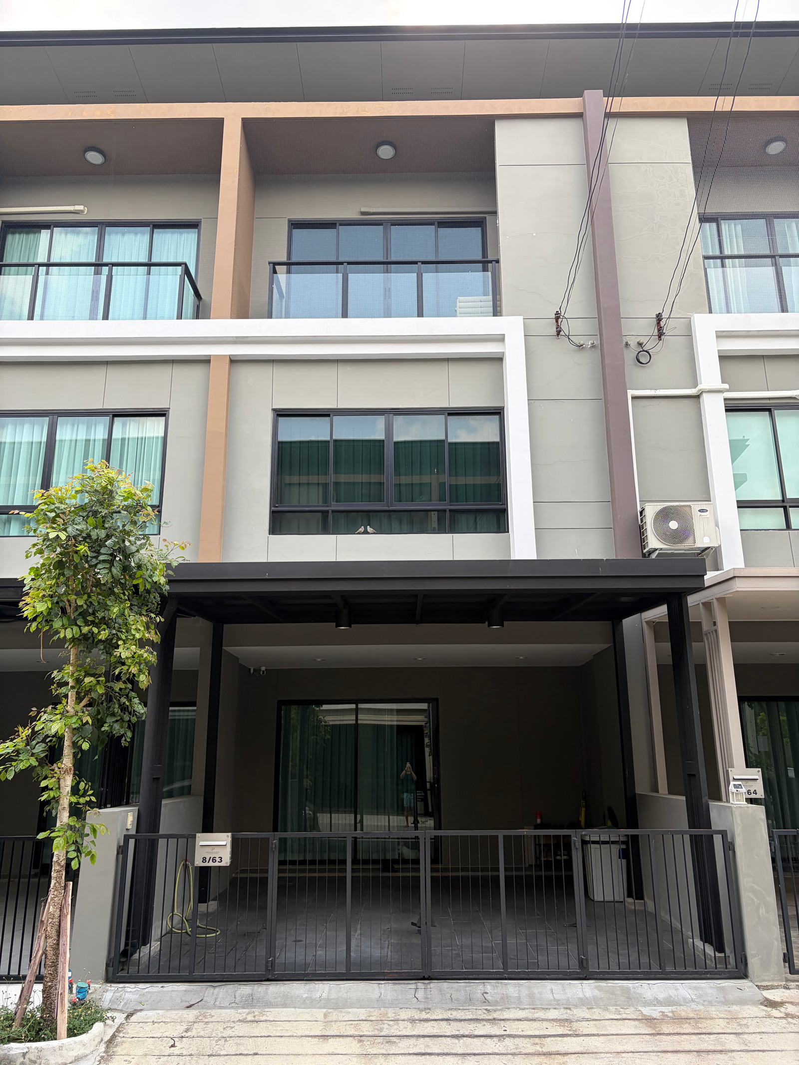 3-story townhome for sale, Premium Place Phahonyothin - Ramindra, next to Theparak Road. Near the Green Line, Sai Yut Station, near Don Mueang Airport, convenient travel. – รูปที่ 2