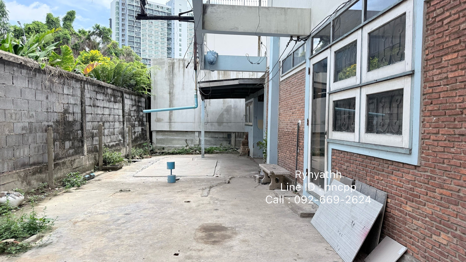 Land for sale in Soi Bangkok Mall with an old house, next to the road 6 meters, large plot 163 sq m. Call 092-669-2624 Land for sale in Soi Bangkok Mall with an old house, next to the road 6 meters, large plot 163 sq m. Call 092-669-2624