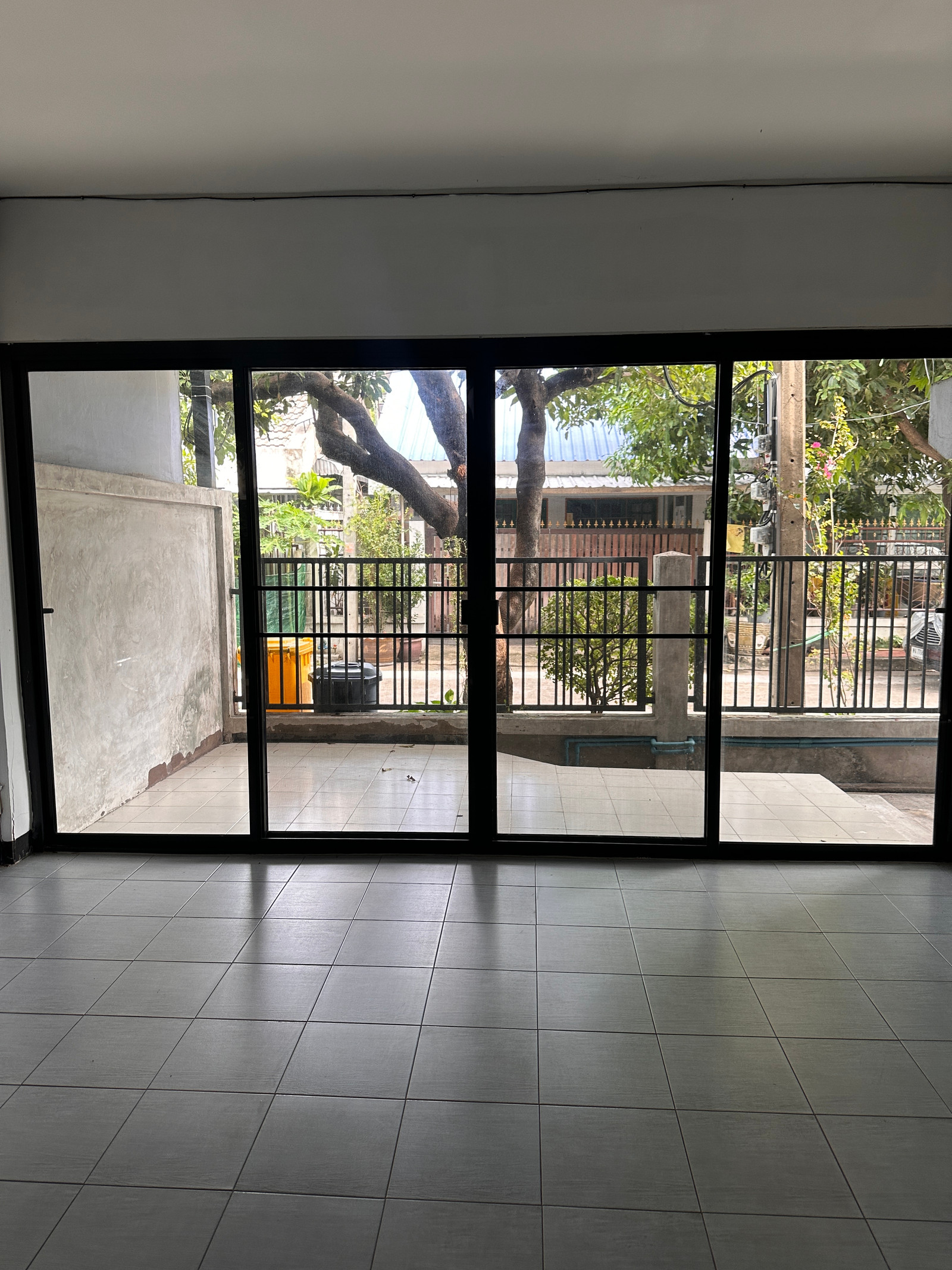 Beautiful townhome, 2 floors, 3 bedrooms, 3 bathrooms, usable area 160 sq m., land 33 sq m., shady village next to Phahon Yothin Road. – รูปที่ 4