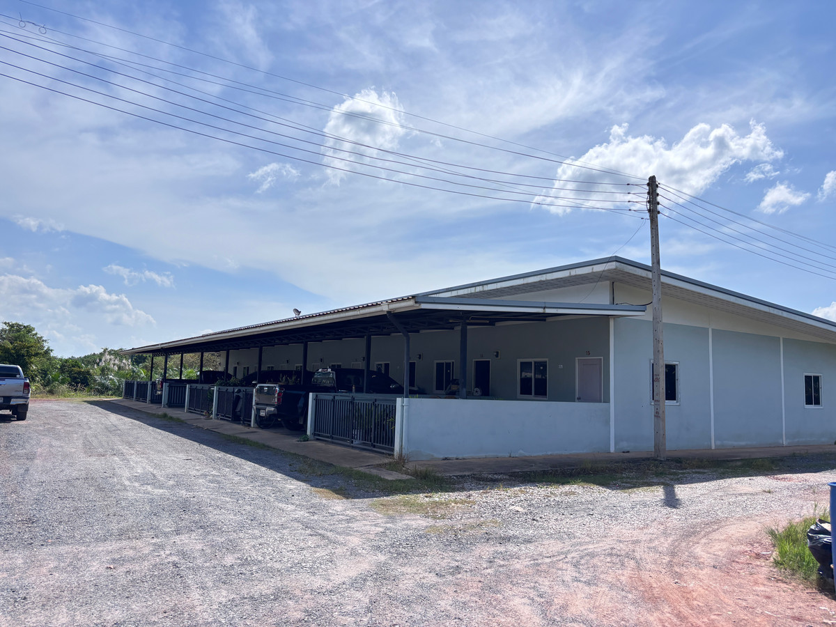 Land for sale, entire plot, 52 % discount from 136,087,500 million baht to 65,322,000 baht. Area: 54-1-74 rai 21,774 square wa. Average price: 1.2 million baht per rai, or only 3,000 baht per square wa. Land for sale, entire plot, 52 % discount from 136,087,500 million baht to 65,322,000 baht. Area: 54-1-74 rai 21,774 square wa. Average price: 1.2 million baht per rai, or only 3,000 baht per square wa.