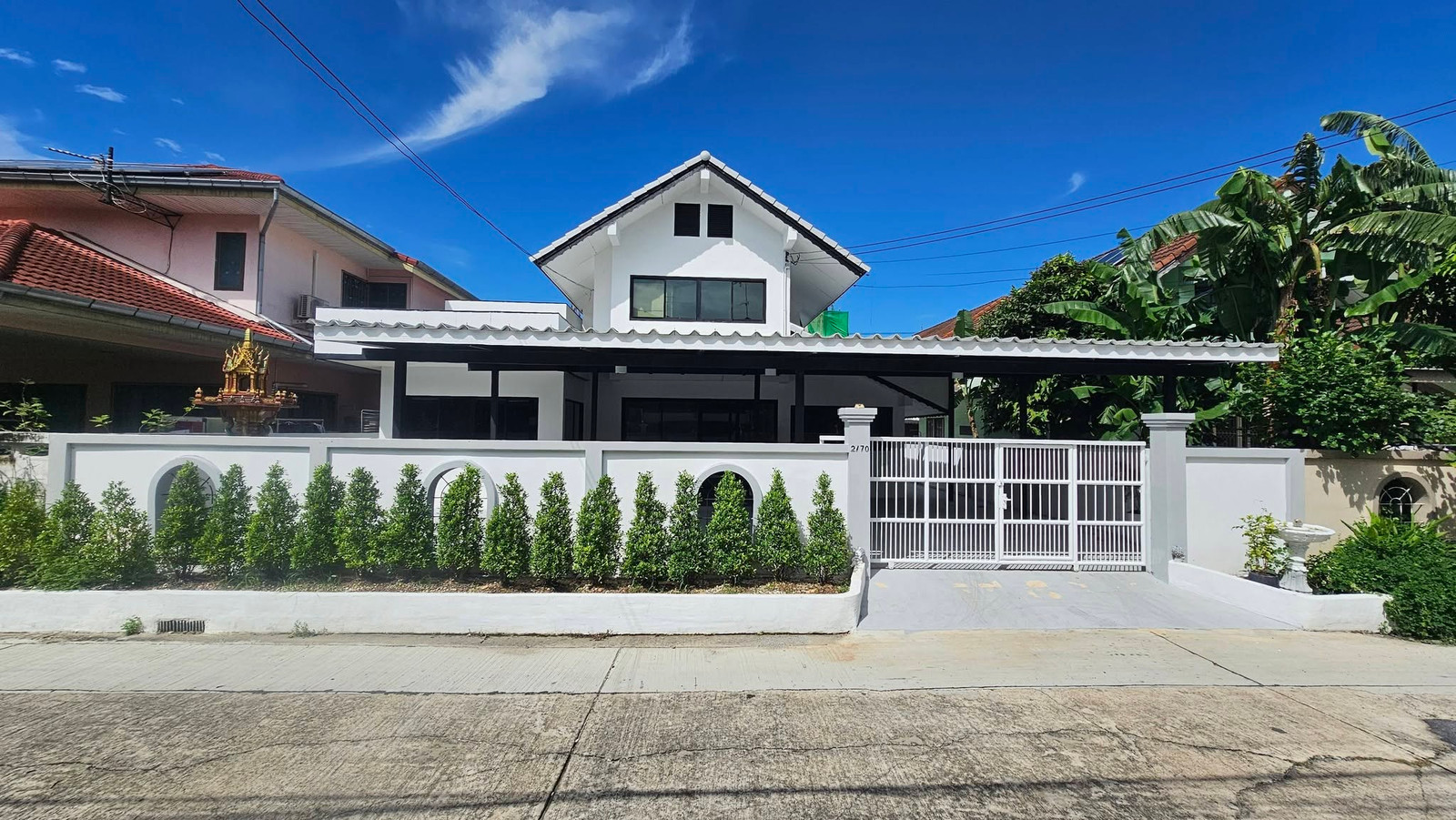 Fully Renovated Detached House in Ram Inthra Near BTS Maiyalap with No Common Fee Fully Renovated Detached House in Ram Inthra Near BTS Maiyalap with No Common Fee