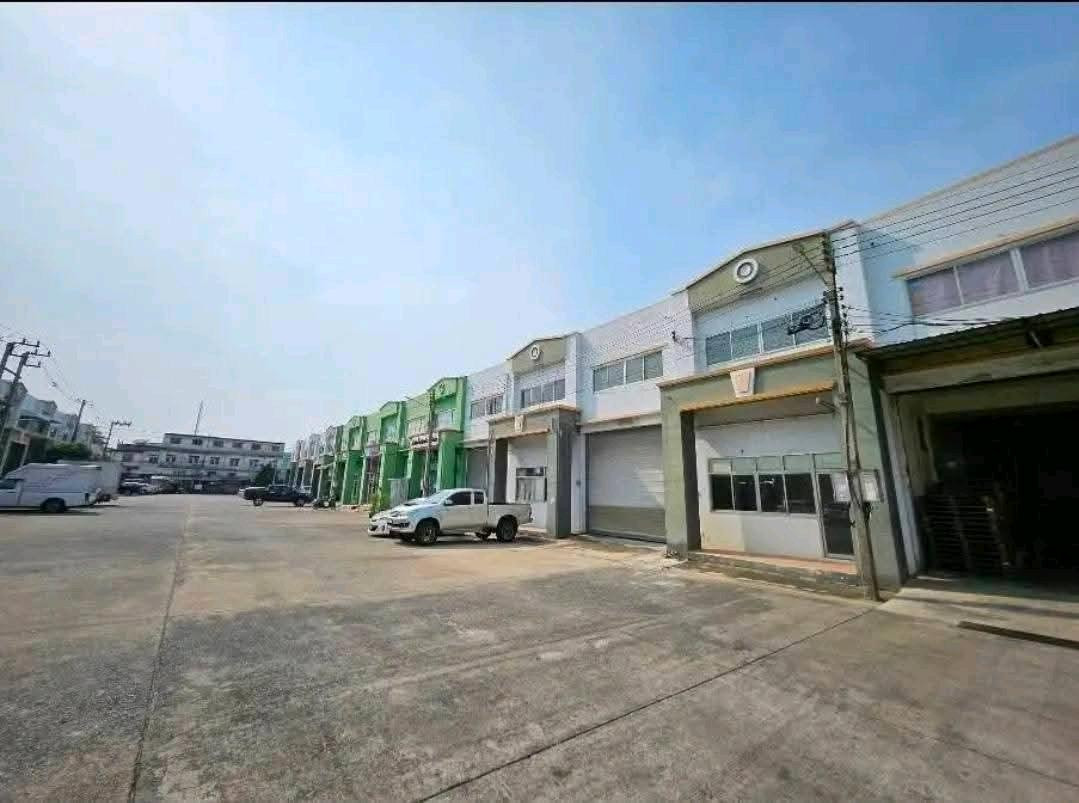 Warehouse for rent in Soi Phetkasem 85. (Its in the same alley as dohome.) Big area, in front of the road, inside the warehouse is spacious. The usable area is 300-400 sq m. There are 2 work rooms and 2 bathrooms. There is parking in front of the tenants  – รูปที่ 3