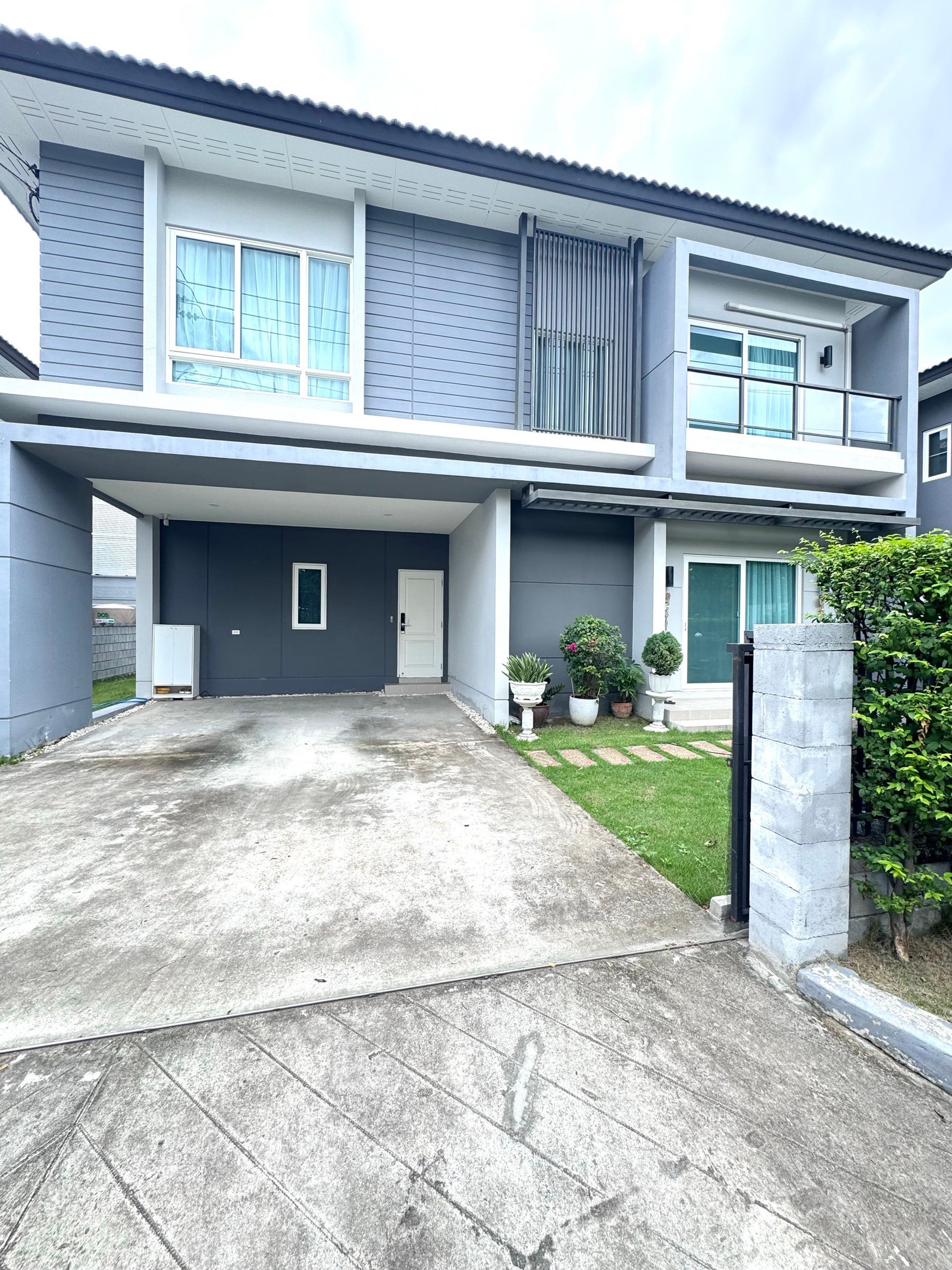 The is selling it himself, single house Centro Bangna-Wongwaen, plot in front of the garden, no house opposite. The is selling it himself, single house Centro Bangna-Wongwaen, plot in front of the garden, no house opposite.
