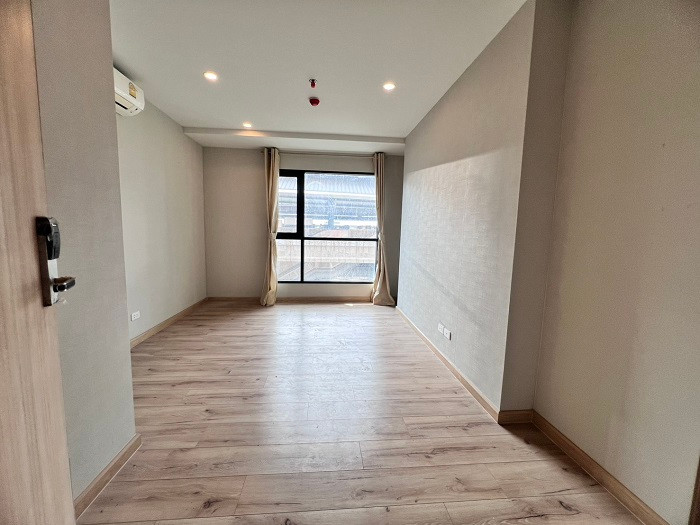Condo for sale next to the BTS, Brick Condo Pinklao, studio room, brand new closed kitchen, never lived in, selling for only 1.85 million baht. Call 0641535924. Condo for sale next to the BTS, Brick Condo Pinklao, studio room, brand new closed kitchen, never lived in, selling for only 1.85 million baht. Call 0641535924.