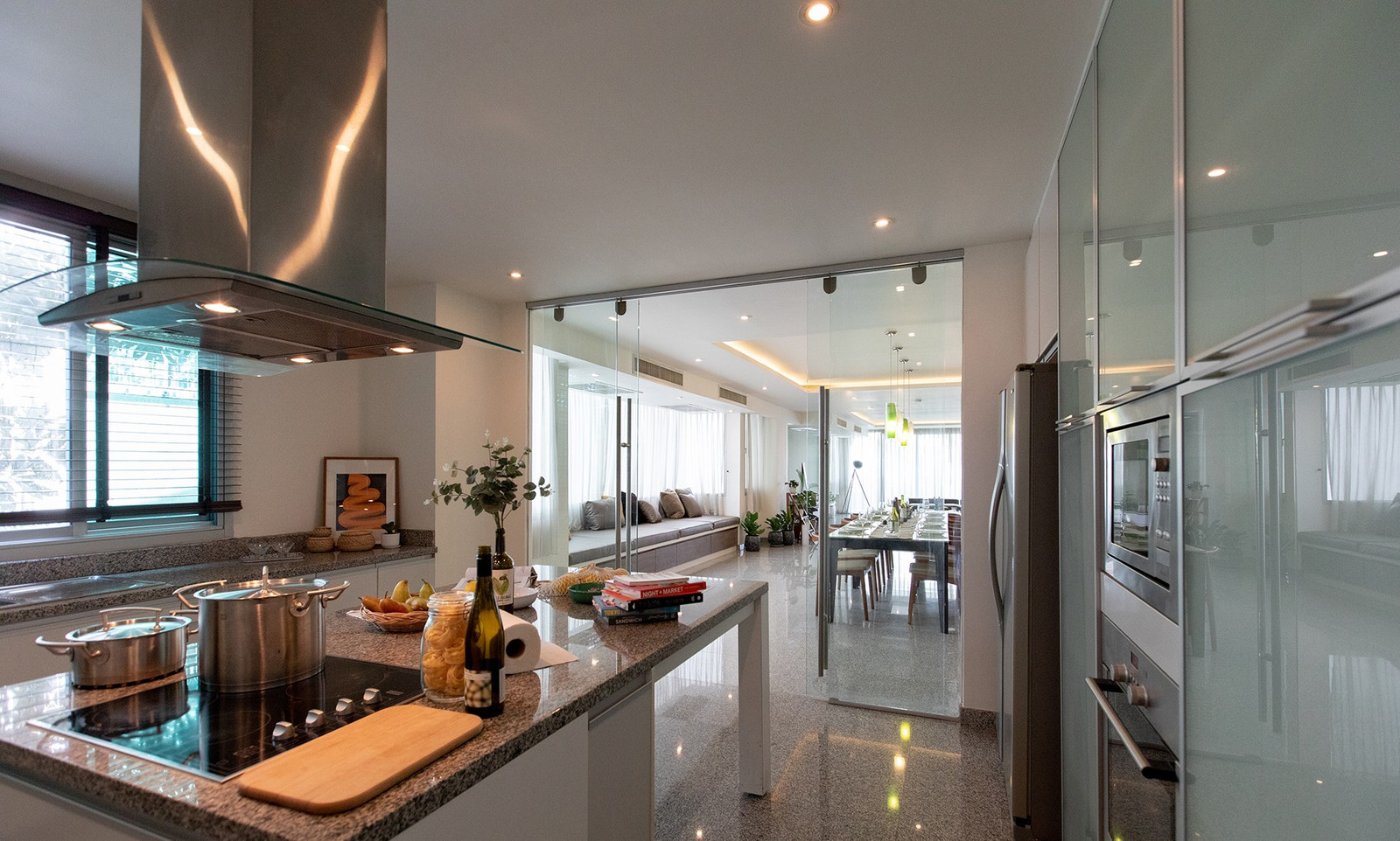 🐱🐶For Rent ✨Pet-friendly Apartment in Sukhumvit 71✨ 3 beds, 3 baths, size 285 sqm, Near BTS , Tel.0982645161