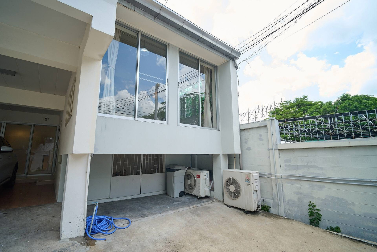 Home office for rent, 3 floors, on Ratchadaphisek Road, size 230 sq m., near the Prachachuen Expressway. Wong Sawang Station, BTS Bang Sue, Kasemrad Hospital Home office for rent, 3 floors, on Ratchadaphisek Road, size 230 sq m., near the Prachachuen Expressway. Wong Sawang Station, BTS Bang Sue, Kasemrad Hospital