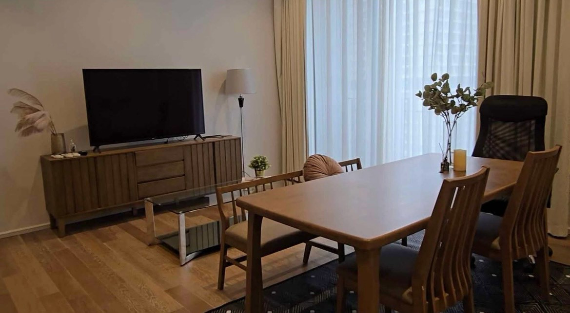 Muniq Langsuan Pet-Friendly Condo