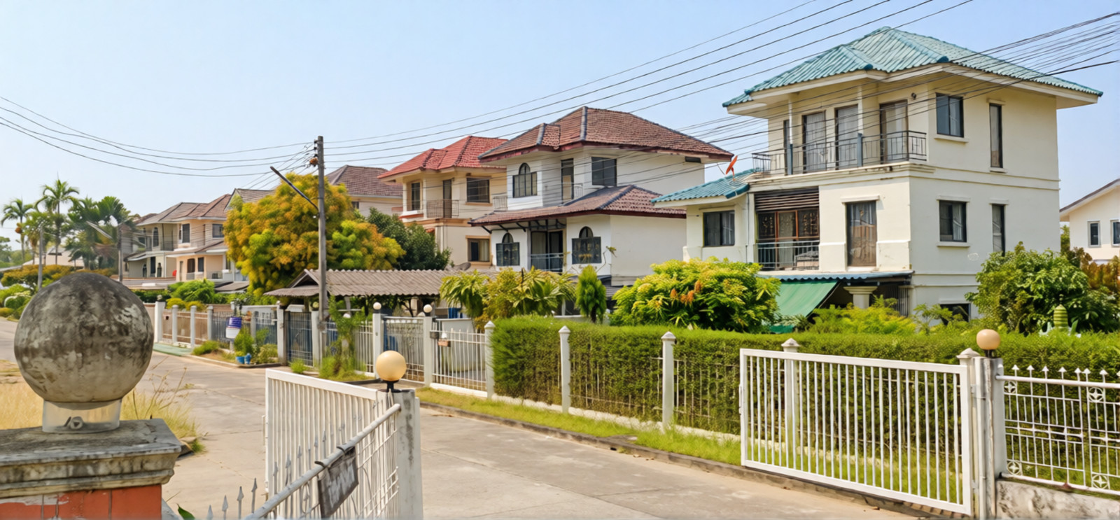 House for sale, Carnation Homes Village, area 70 sq m, 4 bedrooms, 3 bathrooms, price 1,900,000 baht (sold according to condition), nearby places Baan Carnation Homes Village • Lotus Go Fresh San Na Meng (0.2 km.) • 7-Eleven (0.2 km.) • 7-Eleven (0.6 km.)