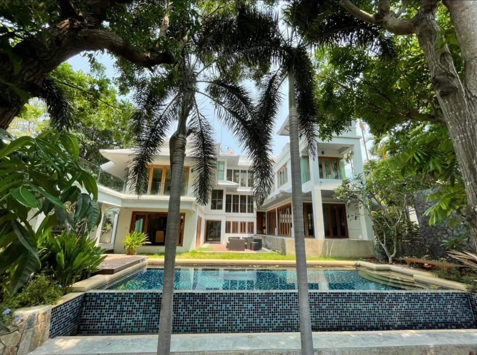 🌈LUXURY BEACHFRONT VILLA|The most rare location in North Pattaya. |5B7B|250,000THB 🌈LUXURY BEACHFRONT VILLA|The most rare location in North Pattaya. |5B7B|250,000THB