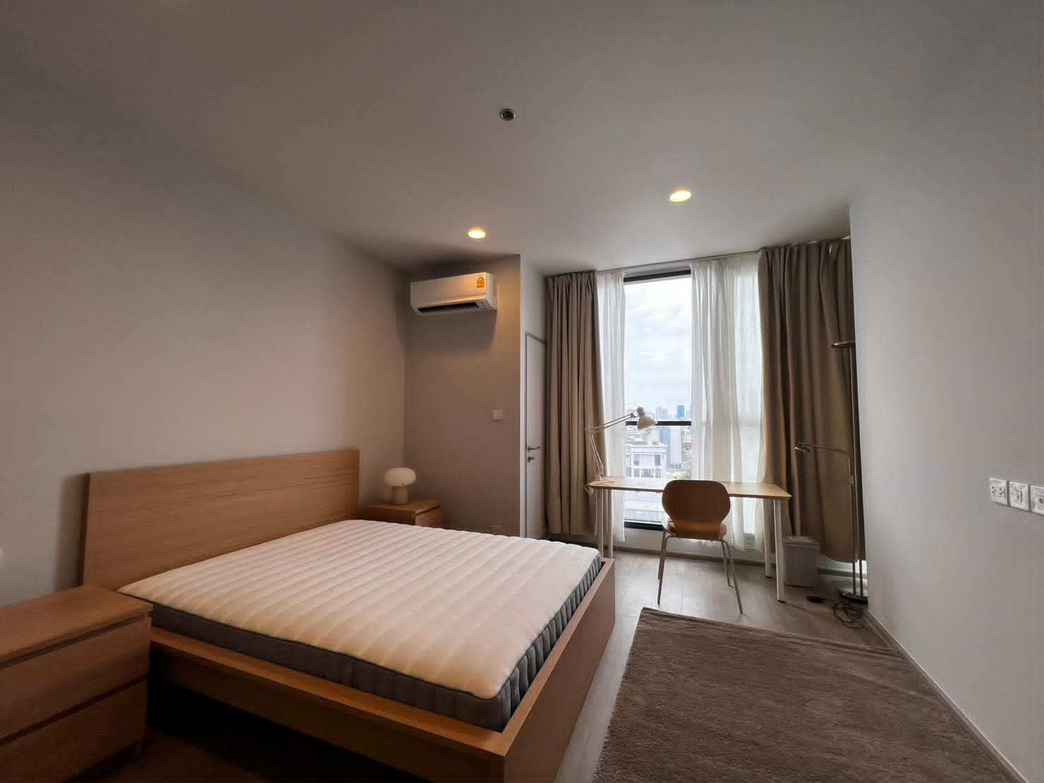 The Crown Residence คอนโดแต่งครบสไตล์ Modern Minimal ตู้บิวท์อินแน่นๆ และมุมทำงานรับแสงธรรมชาติ พร้อมเข้าอยู่ The Crown Residence คอนโดแต่งครบสไตล์ Modern Minimal ตู้บิวท์อินแน่นๆ และมุมทำงานรับแสงธรรมชาติ พร้อมเข้าอยู่
