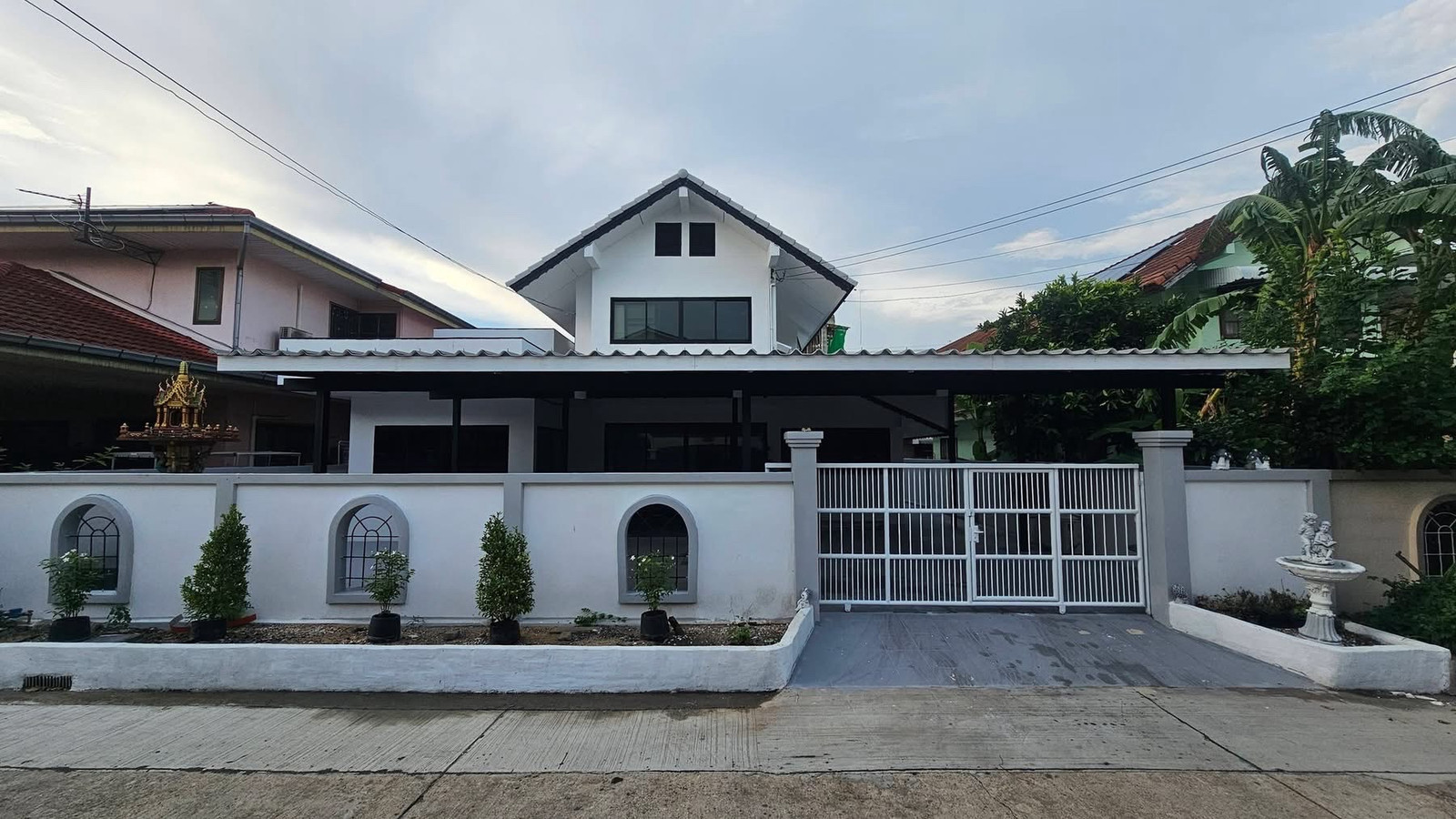 ขายบ้านเดี่ยวรีโนเวททำเลรามอินทรา ใกล้ BTS มัยลาภ ในหมู่บ้านเฉลิมสุขนิเวศน์ 9 ไม่มีค่าส่วนกลาง
