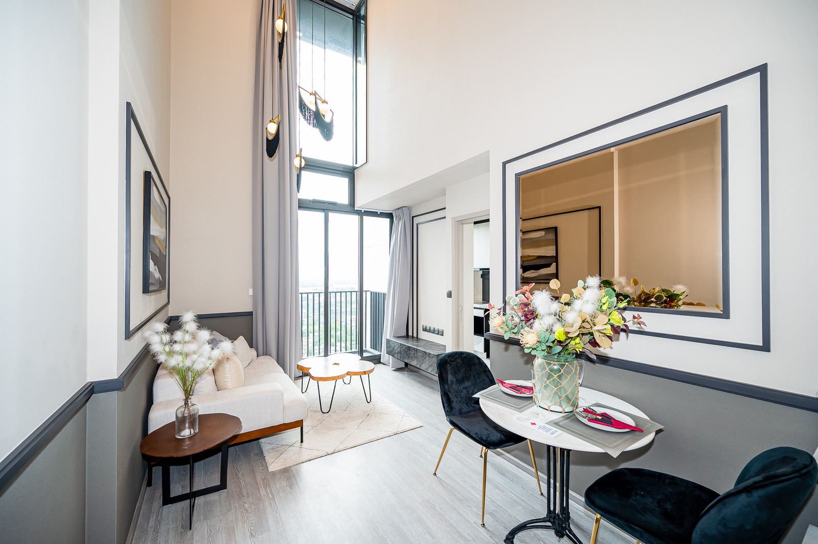 Duplex, river view, beautiful and spectacular. The room is very well decorated. Buy the whole thing right away, no hassle.