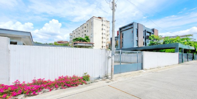 Filled Concrete land with a single-story building 144 sq.wa 576sq.m. Orange Line MRT, 520m from Spor – รูปที่ 2