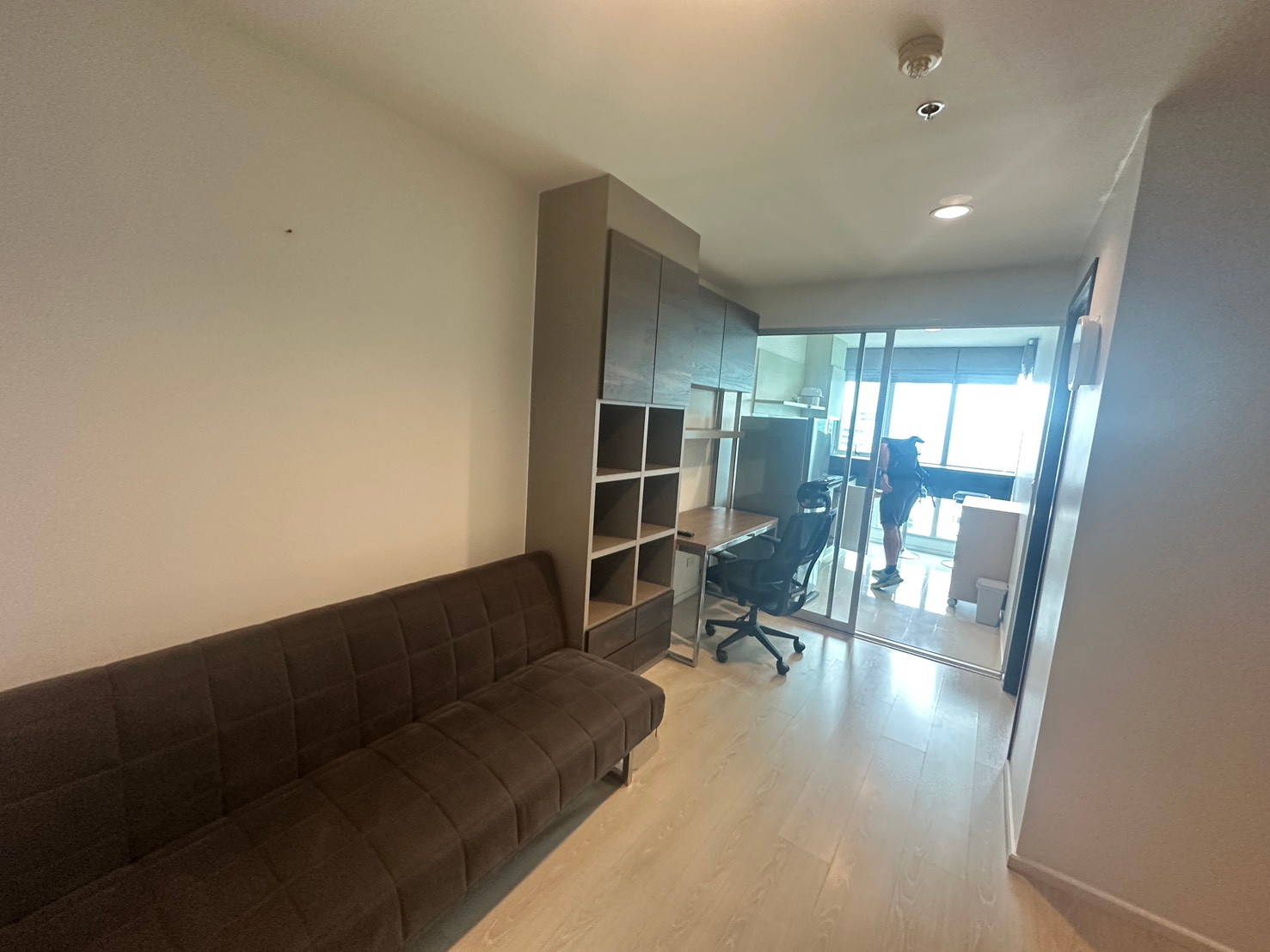 1ห้องนอน 1ห้องน้ำให้เช่า เฟอร์นิเจอร์ตกแต่งพร้อมอยู่ เครื่องใช้ไฟฟ้าครบ – รูปที่ 3