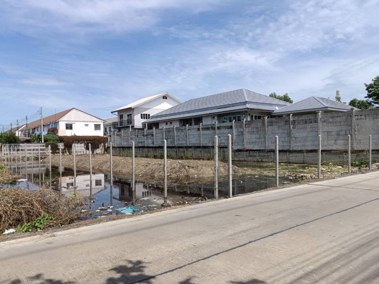 Land 1 ngan 80 sq m, good price 19,000/sq m, Soi Rai Khing 16, Soi Mo Si, Om Yai, through Borom - Phetkasem Road, many entrances and exits. – รูปที่ 4