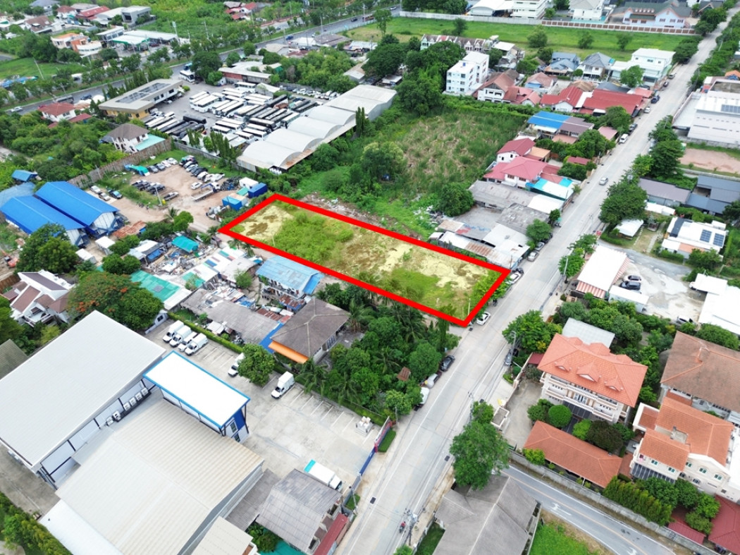 Land for sale on Thung Mangkon Road, Taling Chan, 515 square wah. Close to Borommaratchachonnani Road, only 700 meters away. Land for sale on Thung Mangkon Road, Taling Chan, 515 square wah. Close to Borommaratchachonnani Road, only 700 meters away.