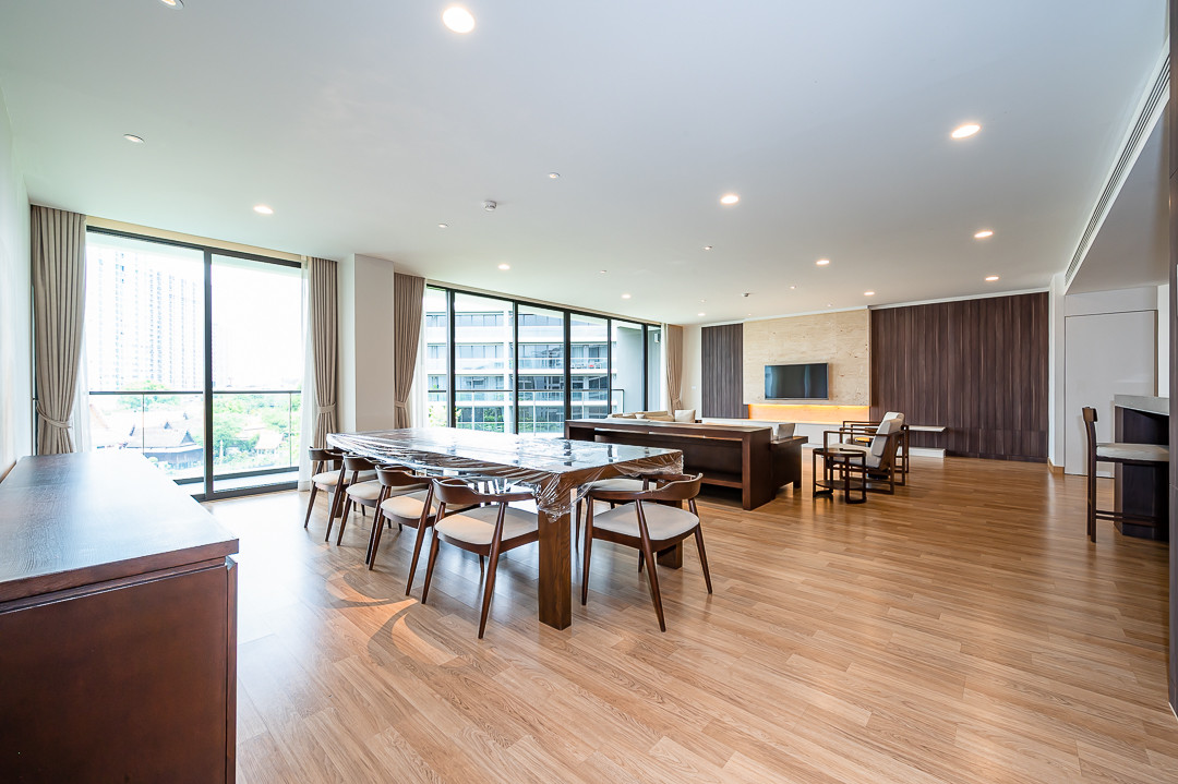 Park Court Sukhumvit 77, good price, 4 bedrooms, room for sale with tenant, pool view, wide area 284 sq m, pets allowed.