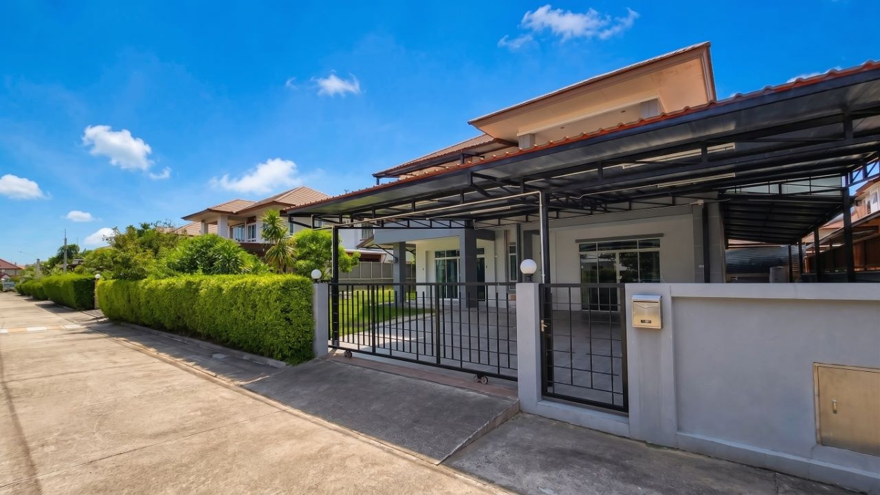 🔥 For Sale: Exclusive 2-Storey Single House at Suk Sabai Village, Ekachai – รูปที่ 2