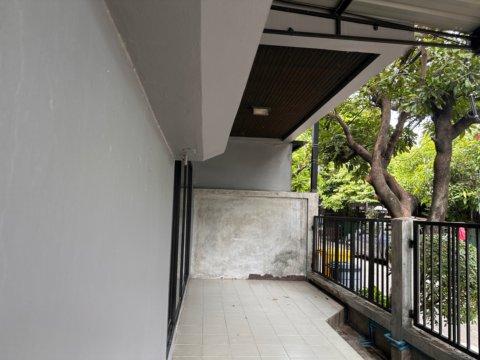 Beautiful townhome, 2 floors, 3 bedrooms, 3 bathrooms, usable area 160 sq m., land 33 sq m., shady village next to Phahon Yothin Road. – รูปที่ 3