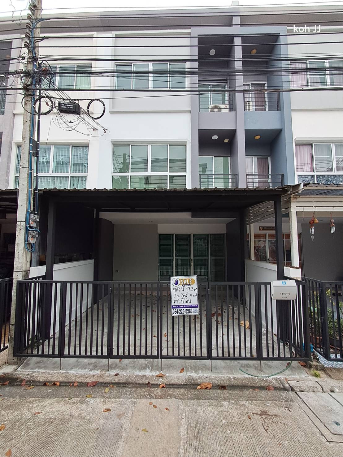 3-story townhome for sale on Main Road! Lumpini Town Ville Srinakarin-Bearing (Soi Sridan 18) 3-story townhome for sale on Main Road! Lumpini Town Ville Srinakarin-Bearing (Soi Sridan 18)