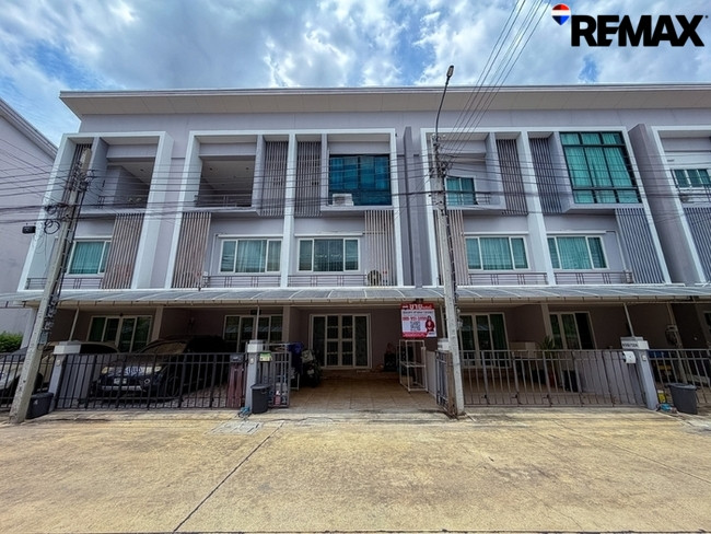 The Exclusive Wongwaen - Ramintra (The Exclusive Wongwaen) 3-story townhome, 4 bedrooms, 4 bathrooms. The Exclusive Wongwaen - Ramintra (The Exclusive Wongwaen) 3-story townhome, 4 bedrooms, 4 bathrooms.