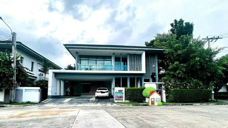 Corner detached house for sale, 5 bedrooms, the largest in the project, on 108 sq m of land, Setthasiri Village. Srinakarin-Rama 9, near Brighton International School Corner detached house for sale, 5 bedrooms, the largest in the project, on 108 sq m of land, Setthasiri Village. Srinakarin-Rama 9, near Brighton International School