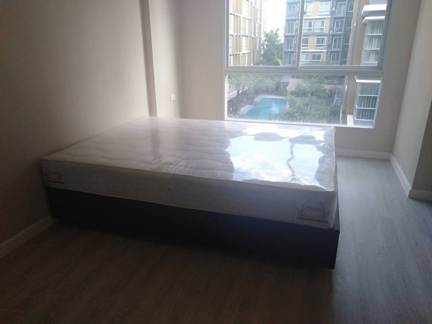 P-50024 | For Rent: Metro Luxe Rama 4 🔥✨Pool View Condo with a Peaceful Atmosphere, Fully Furnished and Ready to Move In, Near BTS Ekkamai! ✨📱 Line ID: @easythaihome | ☎️ 085-592-2897 