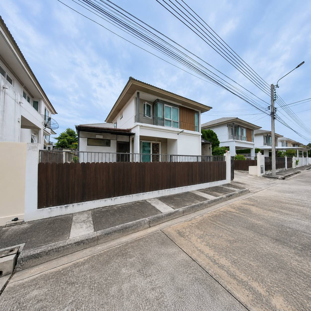 Single house for sale, Prueklada Bangna, price only 2.85 million baht, house with large area, fully renovated, ready for use, suitable for families. Single house for sale, Prueklada Bangna, price only 2.85 million baht, house with large area, fully renovated, ready for use, suitable for families.