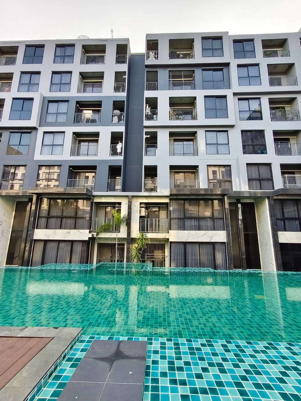 98075 - Selling cheap! Condo Rise Rama 9 (Rise Rama 9) – pool view, good location, ready to move in