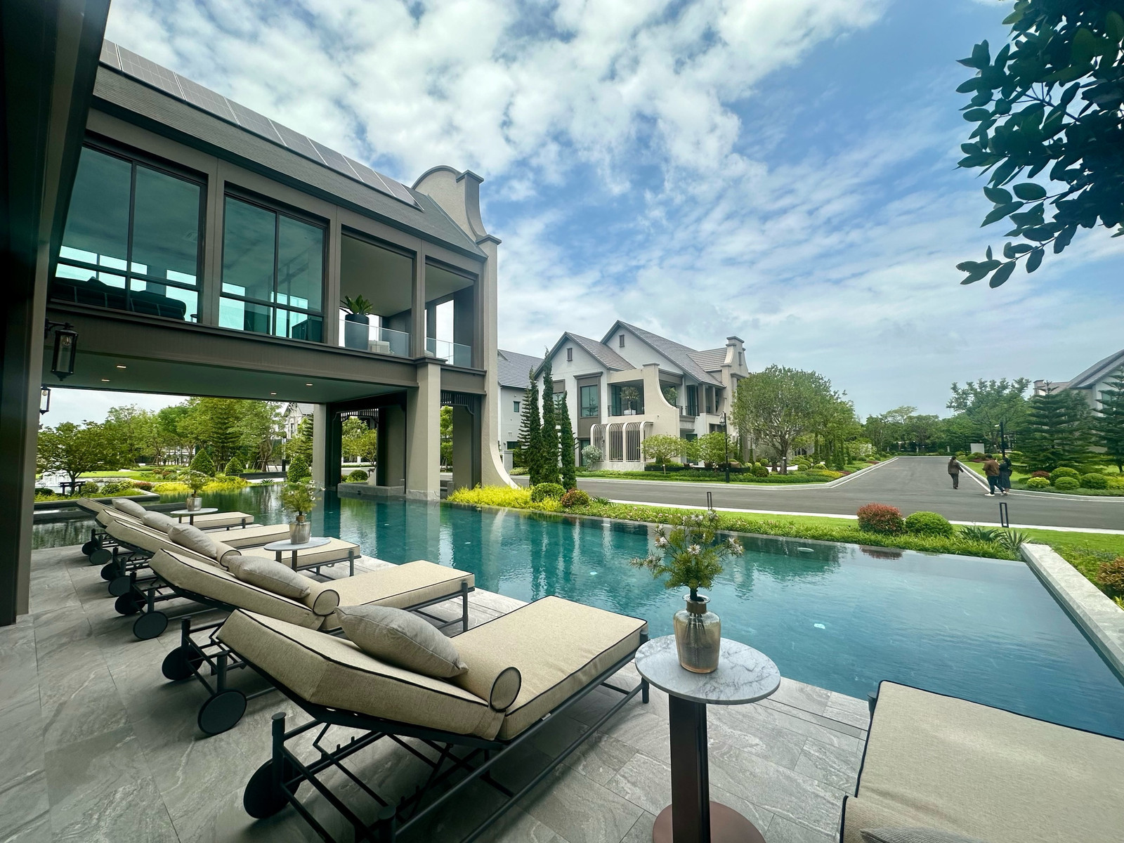 ขายบ้านหรู  แกรนด์ บางกอก บูเลอวาร์ด ราชพฤกษ์-พรานนก คฤหาสน์หรู เริ่มต้น 50 ล้านบาท